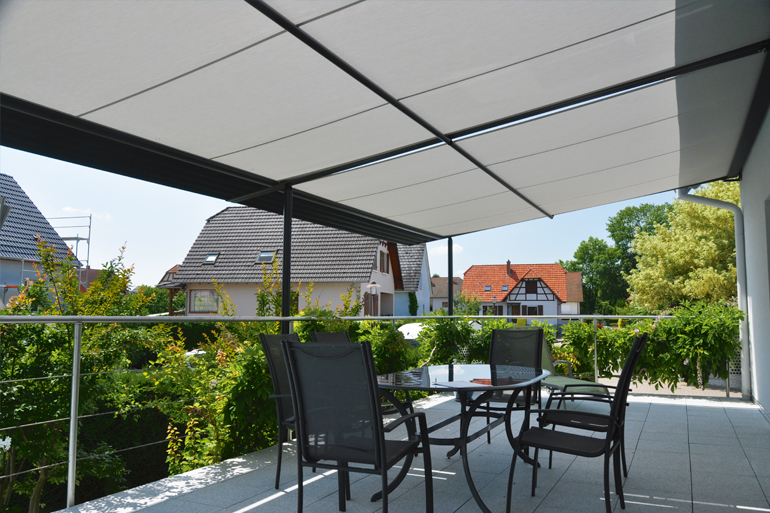 Pergola à toile de store à Caen