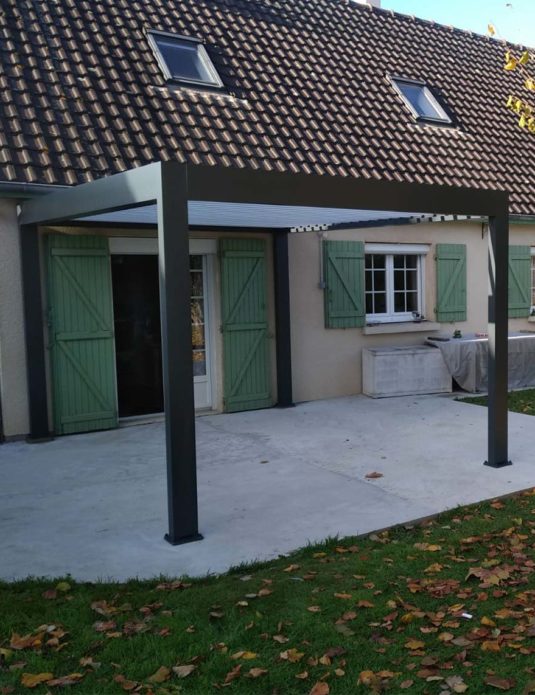 pergola en alu installé à Pont l'Eveque en Normandie