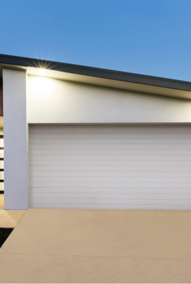 Porte d'entrée et porte de garage
