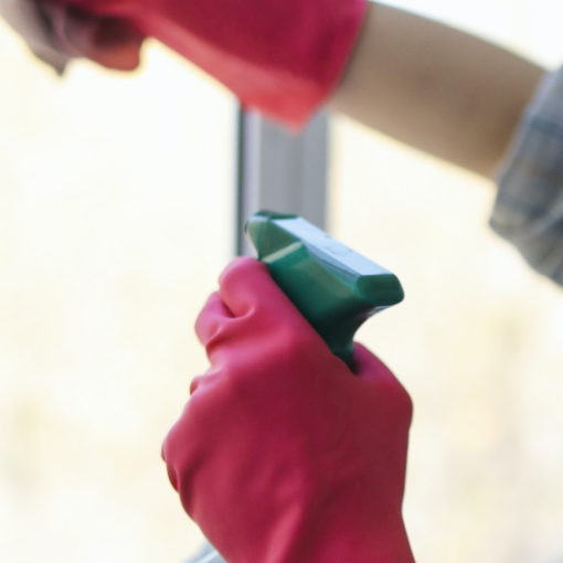 Comment bien nettoyer des fenêtres en PVC ? Conseils et astuces