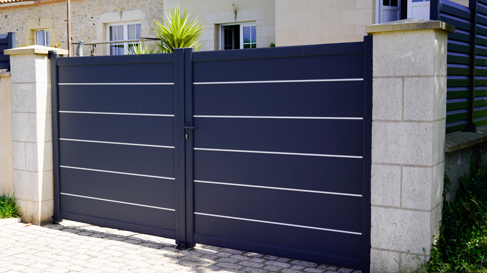 Portail aluminium ou acier : quelles différences, lequel choisir ?
