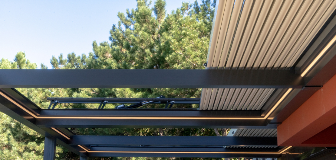 Comment nettoyer une pergola bioclimatique ?