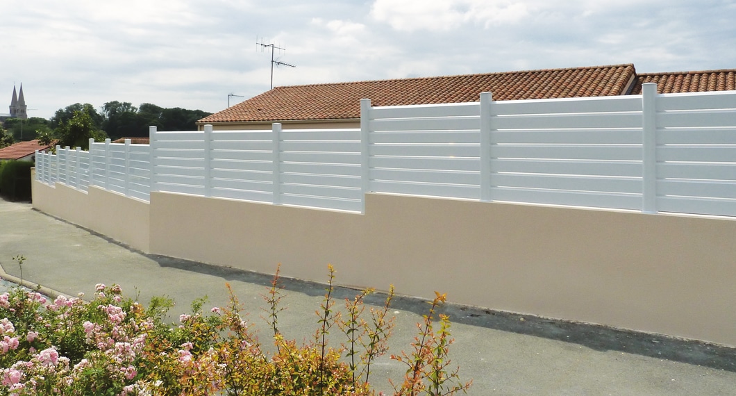 Clôture sur muret