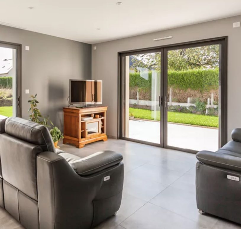 baie vitrée à galandage en aluminium kline